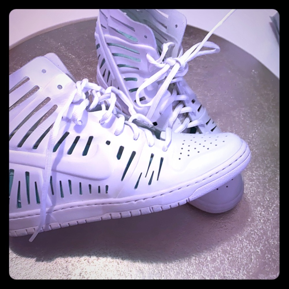 Nike shoes white high